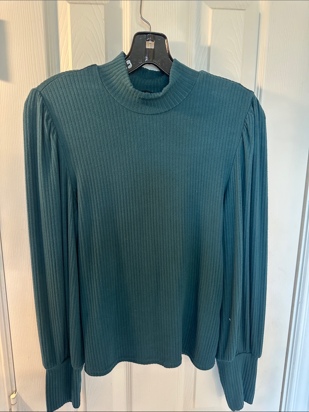 Ribbed Mock Neck Long-Sleeve Top - Teal Gold Button Back detail Lg 🆕